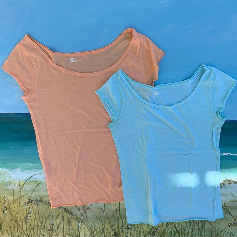 GAP Lightweight Bundle of Two Tees Sizes S & M - Picture 5 of 6